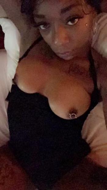 Nikki, 27  female escort, Detroit