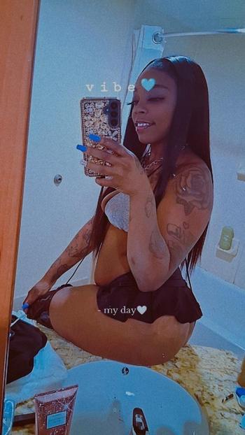 Freakyassvee , 27  female escort, Detroit