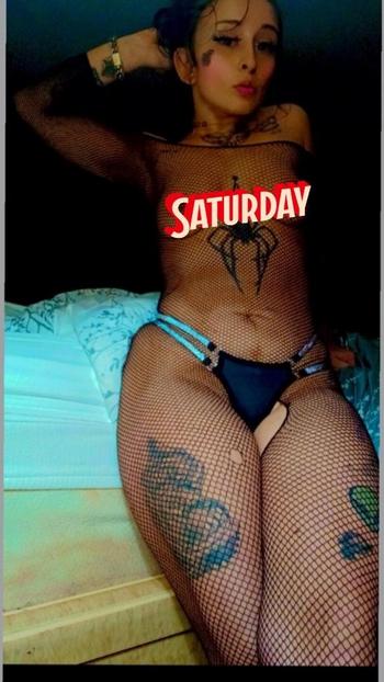 Alice, 25  female escort, Detroit