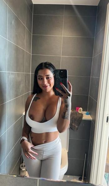 216-750-8637, 25  female escort, Detroit