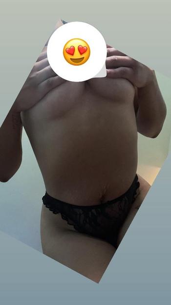 WetWet, 21  female escort, Detroit